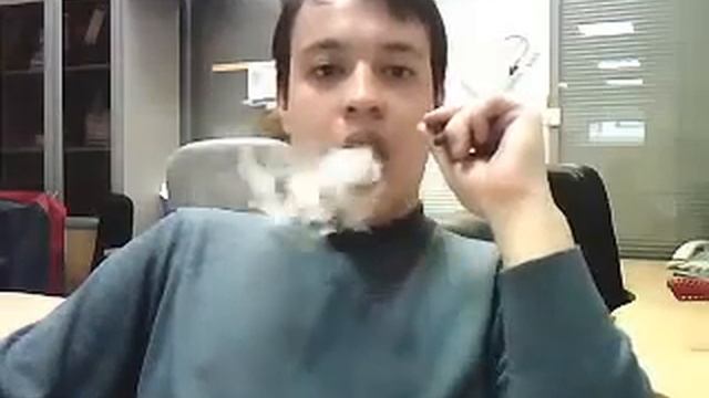 Как курить электронную сигарету.flv