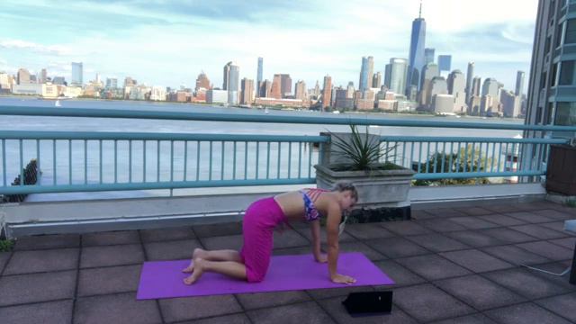 Pilates Glutes & More with NYC Skyline смотреть онлайн
