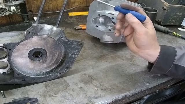 Доработка цилиндра двухтактного двигателя на примере минск Часть 2 смотреть онлайн