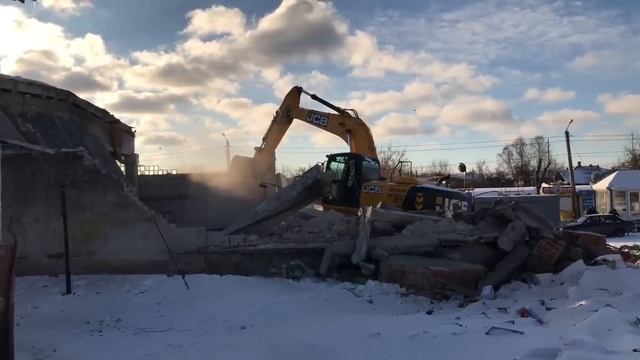 На рынке в Калуге сносят здание смотреть онлайн