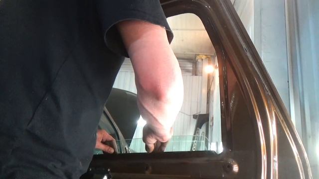 Как снять стёкла с передней и задней двери. Renault Duster (Рено Дастер). смотреть онлайн