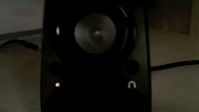 Logitech Z-506 Bass Test смотреть онлайн