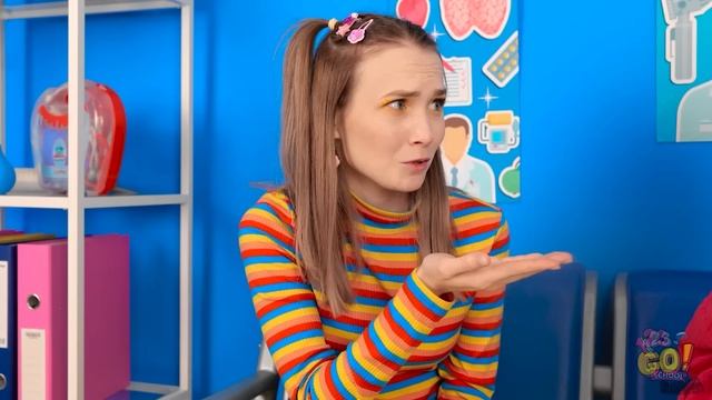 КАРТОННЫЙ КОСТЮМ ЗЕЛЕНОГО цвета || Умные хаки для умелых родителей от 123 GO! смотреть онлайн