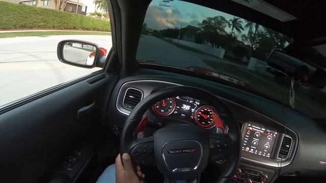 Pushing the dodge charger SRT 392 Scatpack to the limts. POV drive and drifting. With SRT Durango. смотреть онлайн