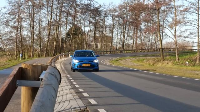 Citroën C3 vs. Kia Rio (KNAPT HET B-SEGMENT OP VAN DEZE FACELIFTS? | ANWB Autotest смотреть онлайн