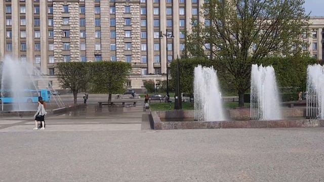 Московская площадь с фонтанами. ЖК Граф Орлов. Май 2021 смотреть онлайн