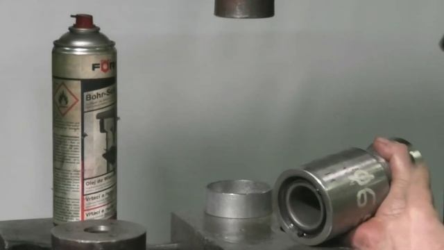 Jak wcisnąć tuleje prasą hydrauliczną do łącznika stabilizatora (mercedesa Actros, Atego, Axor). смотреть онлайн