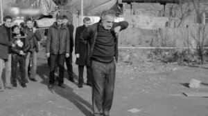 «Джованна«Отец танцует для девочки, когда её выводят из дома??