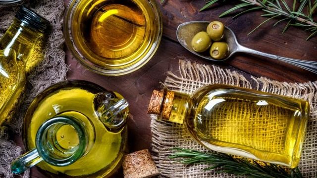 ОЛИВКОВОЕ МАСЛО. КАК ВЫБРАТЬ КАЧЕСТВЕННОЕ? МОЖНО ЛИ ЖАРИТЬ НА ОЛИВКОВОМ МАСЛЕ? смотреть онлайн