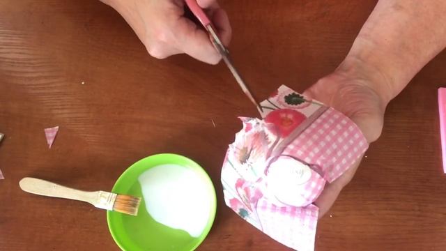 941. Простой декупаж пасхального яйца. Decoupage Easter Eggs.