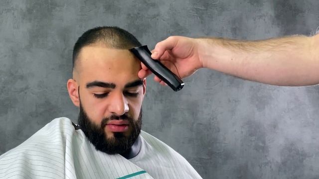 Короткая мужская стрижка и стрижка бороды/ Short Men's Haircut And Beard