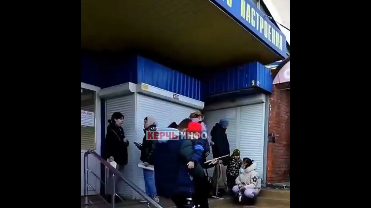 «В 6 утра очередь занимать надо?»: керчане сетуют на работу пунктов вакцинации смотреть онлайн