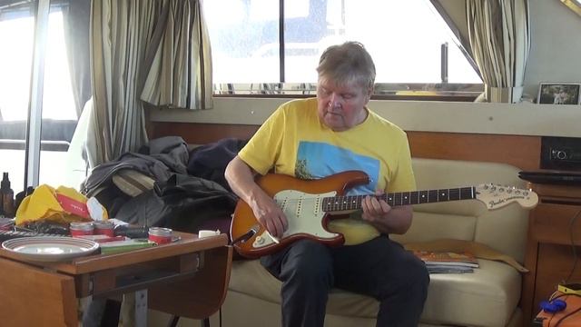 Fender Stratocaster Performer Series Honeyburst review смотреть онлайн