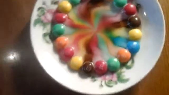 Получиться ли сделать радугу из M&M?? смотреть онлайн