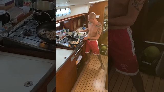 Ever Tried Cooking in Hurricane Winds on a Boat смотреть онлайн