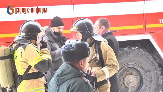 В ДК «Юбилейный» загорелся банкетный зал смотреть онлайн