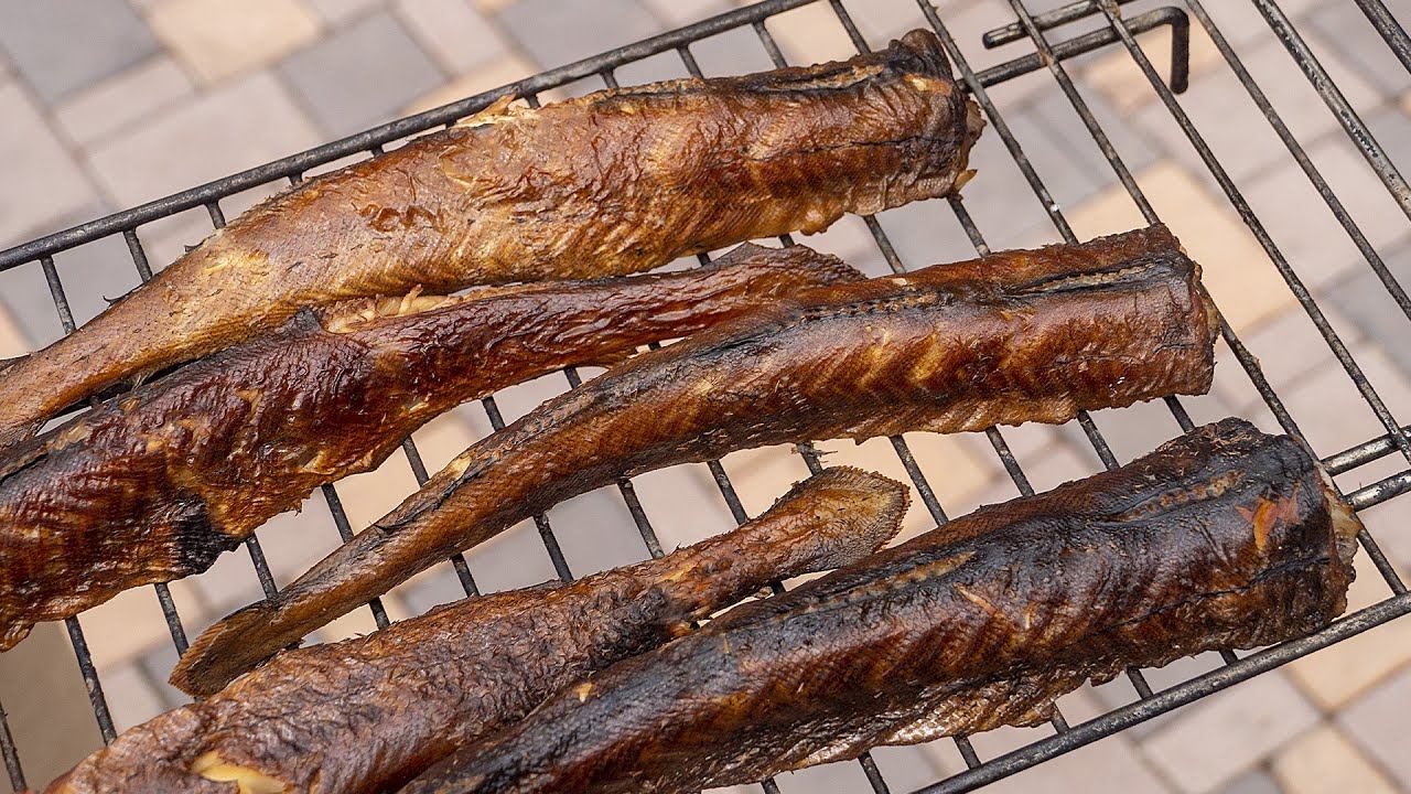 Пробую коптить самую дешевую рыбу. Минтай горячего копчения смотреть онлайн