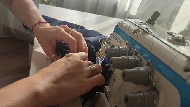 Из СКУЧНОГО в ОРИГАНАЛЬНЫЙ? Как шить водолазку с КРЫЛЫШКАМИ смотреть онлайн