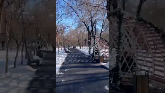 В парке Алматы стоит памятник Махатме Ганди смотреть онлайн