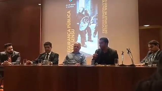 Debate sobre segurança pública na PUC-MINAS. смотреть онлайн