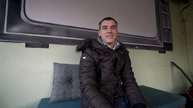 American Tries Serbian Food (Komplet Lepinja) in Užice, Serbia смотреть онлайн