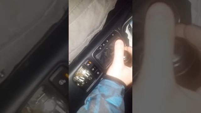 Снимаем ручку акпп Kia Sorento