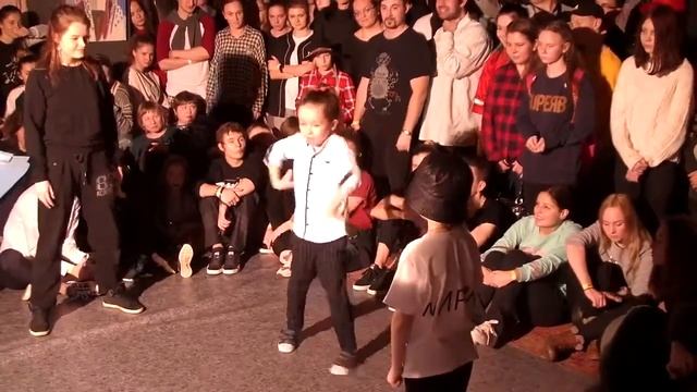 Battle 0,33. Popping Dance Kids. Настя Iva. смотреть онлайн
