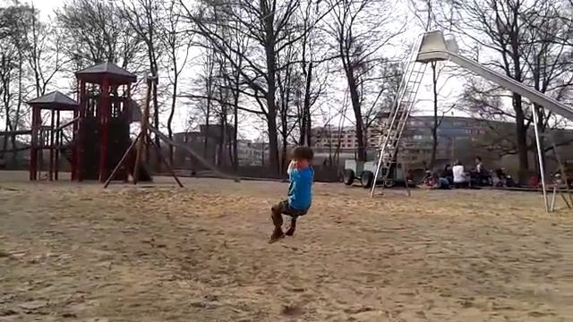 На тарзанке и батуте смотреть онлайн