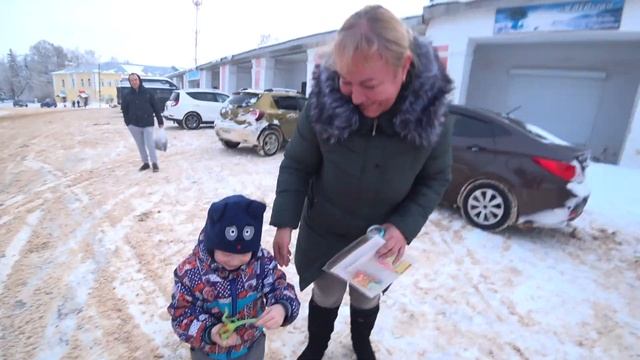 раздали подарки на новый год в костюме дед мороза смотреть онлайн