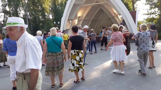 Я ПОМНЮ, КАК ТЫ СКАЗАЛА МНЕ ДА! ХАРЬКОВ МИРНЫЙ ТАНЦЫ В ПАРКЕ ГОРЬКОГО смотреть онлайн