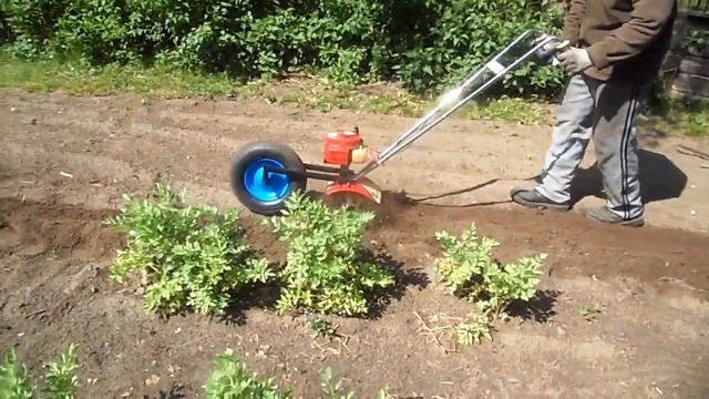 Mantis tiller - one wheel hoe... смотреть онлайн