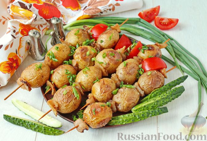 Пикник дома.
МОЛОДОЙ КАРТОФЕЛЬ НА ШПАЖКАХ