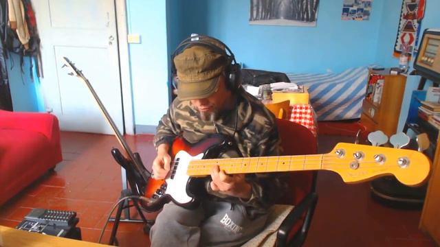 Play the bass ( octaver and distortion) смотреть онлайн