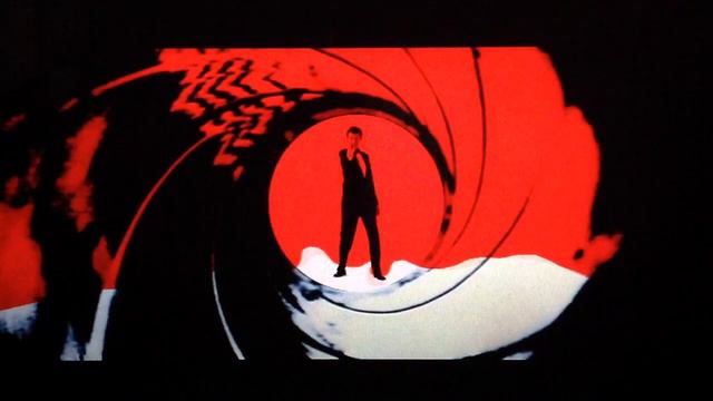 Pierce Brosnan in SeaFire Gunbarrel смотреть онлайн