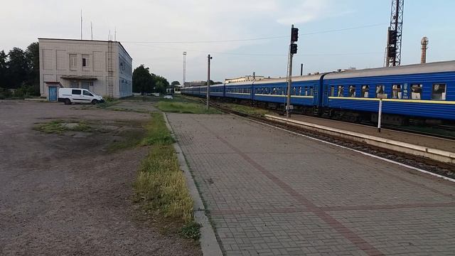 Поезд из Киева пребывает в Черкассы / Passenger train from Kyiv arrives in Cherkasy смотреть онлайн
