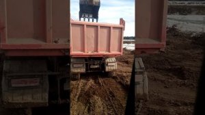 Работа на экскаваторе 6 день, без опыта.