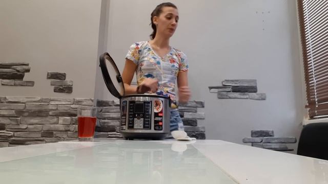 Лучшая техника на кухне мкльтиварка Redmond M252