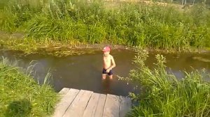 в поварне купаемся с братом на речке!!!