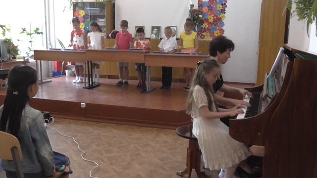 Ансамбль 1 класс - "Троянда" смотреть онлайн