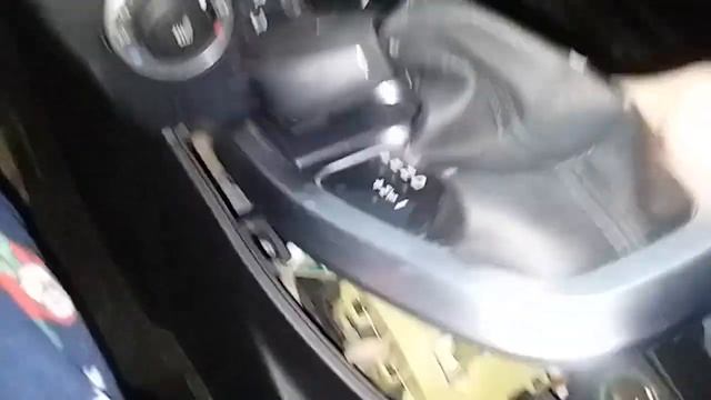 Land Rover LR2/Freelander 2 Shifter Removal, Spring Replacement, Indicator Light Alignment, Part1 смотреть онлайн