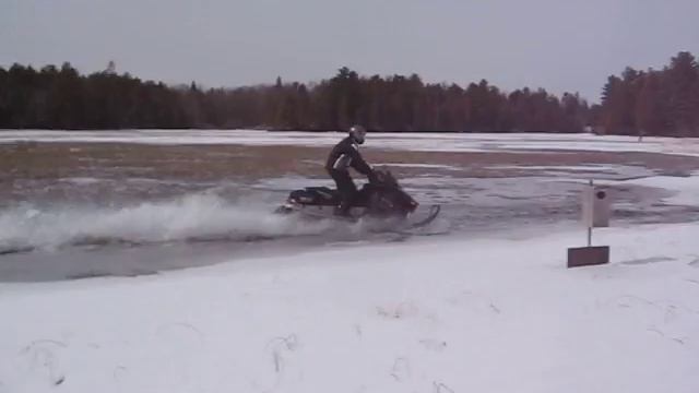 Ski-doo 550 Fanner Water Skipping Part 1