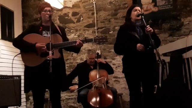 Moya Brennan - "Down By The Sally Gardens" , 25.4.2023 at The Cottage Bar in Letterkenny смотреть онлайн