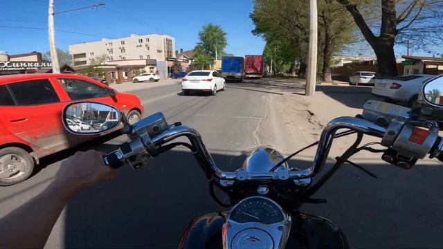 НА ТЯЖЕЛОМ КРУИЗЕРЕ ПО ПРОБКАМ.)ЕДУ НА БОЛЬШОМ МОТОЦИКЛЕ ПО ГОРОДУ(HONDA VTX 1800 cc) смотреть онлайн