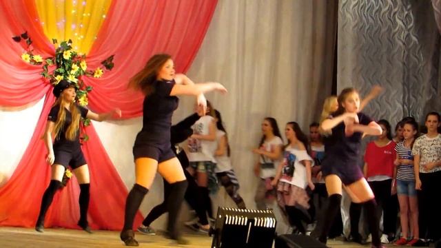 Заключительный танец - флеш моб в Лысьве смотреть онлайн