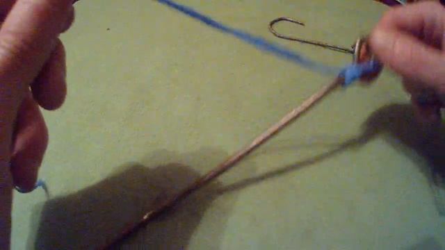 Как просто привязать два крючка на один поводок, для ловли на донную снасть,фидер,закидушку,донку смотреть онлайн