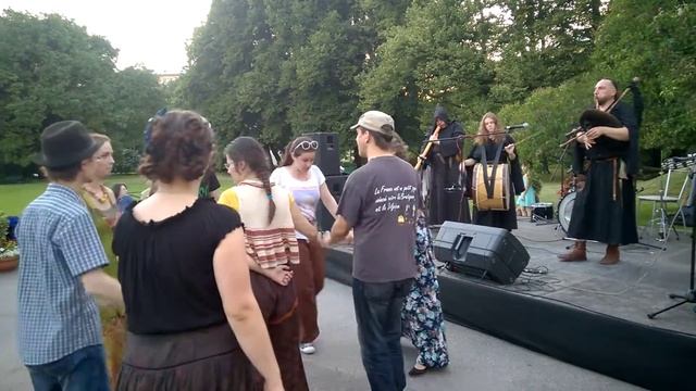 Бретонские танцы под Цоя на волынке. Трикветрум на фестивале Волынщик смотреть онлайн