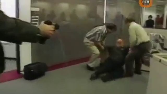 Электрошокер в действии Чем опасно оружие самообороны смотреть онлайн
