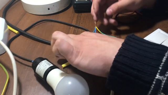 Как подключить два светильника одного выключателя смотреть онлайн