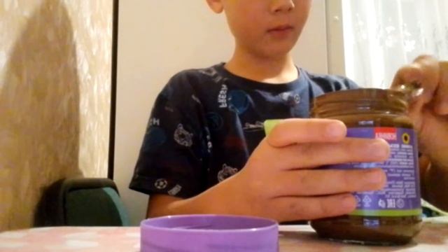 открываю шоколад Milka и сок смотреть онлайн