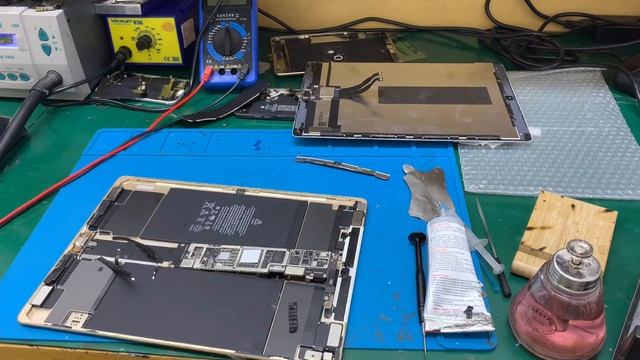 How to Remove iPad Pro 12.9 inch Battery A1584 смотреть онлайн
